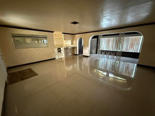 1st image of 124 NW 45th Avenue
