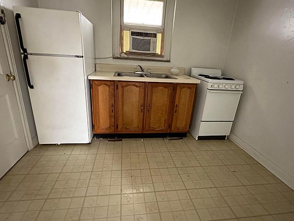2nd image of 1912 Oregon Ave #2