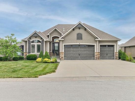 4101 NE Timberlake Dr, Lees Summit, MO 64064