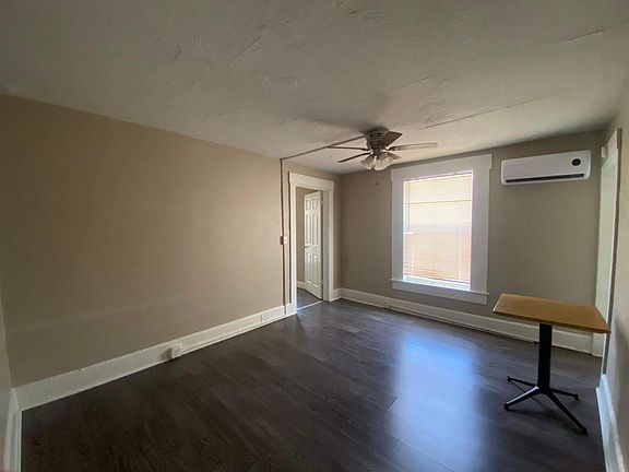 5th image of 945 Crescent Lake Dr
