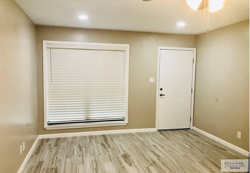 Building Photo - 3901 Las Palmas Cir