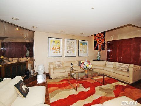 3rd image of 112 Windsor Gate Dr