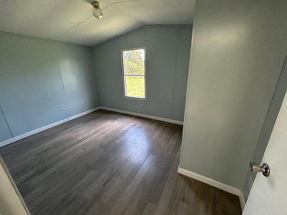 5th image of 182 Deerfield Dr