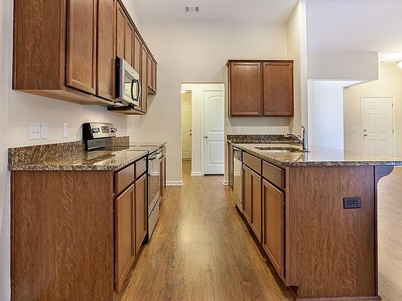 5th image of 128 Coral Dr
