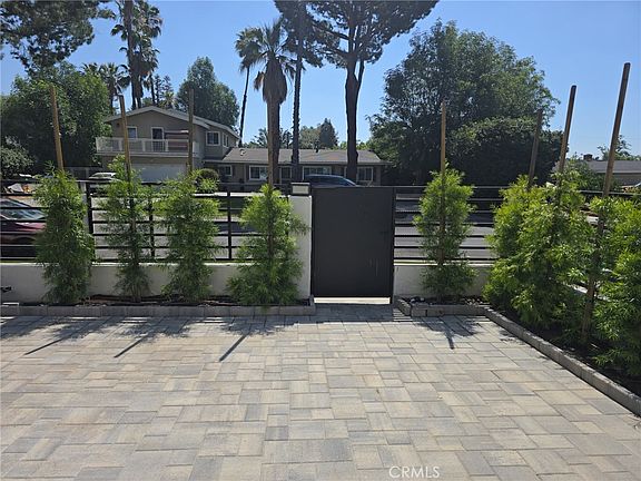 4th image of 8613 Oakdale Ave