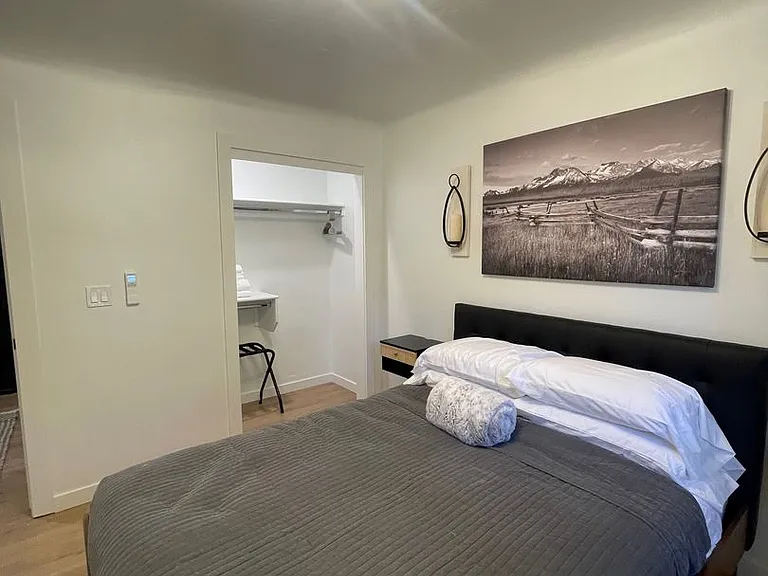 4623 W Catalpa Dr — Photo 13