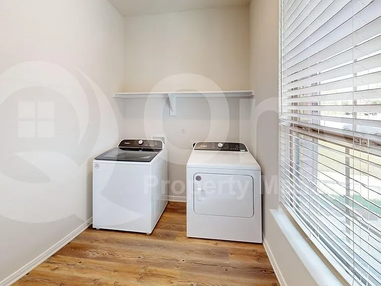 1840 Rosedale Ave — Photo 21