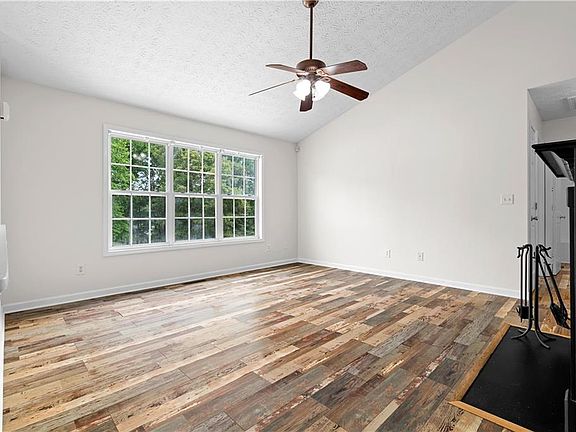 5th image of 1695 Cedar Hl