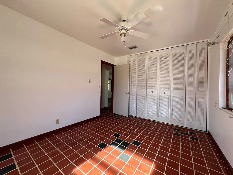 720 W Marion Ave — Photo 8