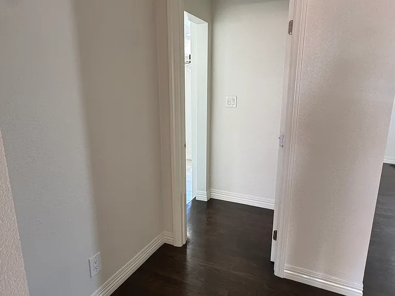 5766 Newcastle Ave — Photo 10