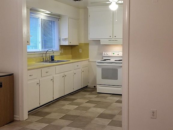 5th image of 1100 Southbury Ave