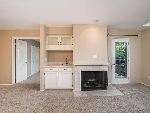 5th image of 6 Lake Bellevue Dr APT 104