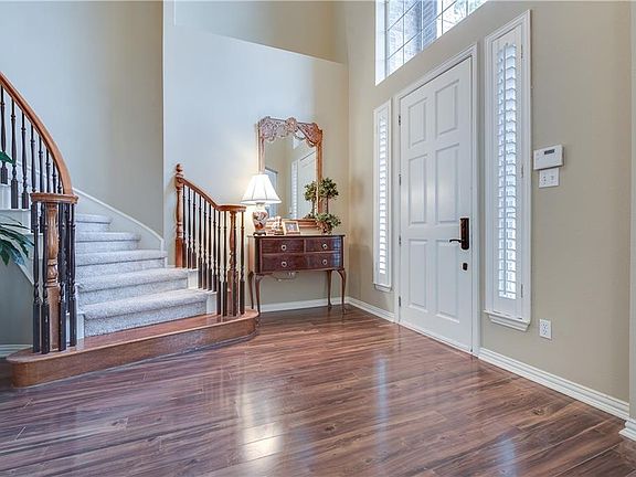 3rd image of 5917 Henley Dr
