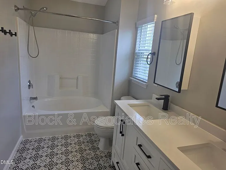124 Braeside Ct — Photo 25