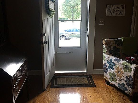3rd image of 606 Jefferson Ave