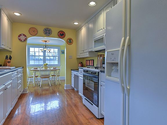 3rd image of 339 Meadow Dr