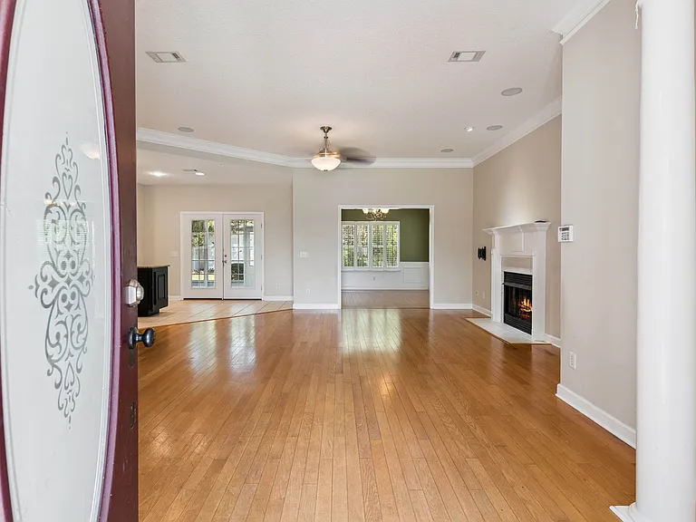 235 Wellington Pl — Photo 2