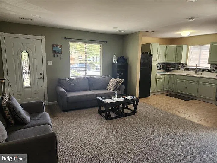 2 bed, 1.0 bath, 900 sqft, $2,150 — Photo 2