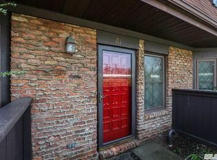61 Greenmeadow Ct, Deer Park, NY 11729