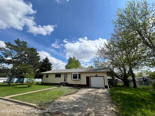 415 Minnesota Ave, Wilton, ND 58579