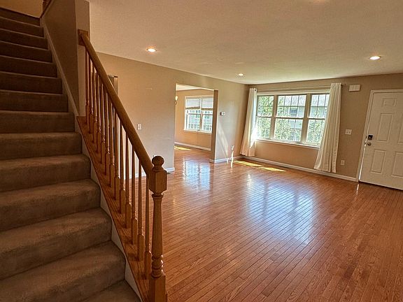 4th image of 618 Oakwood Ave #D1