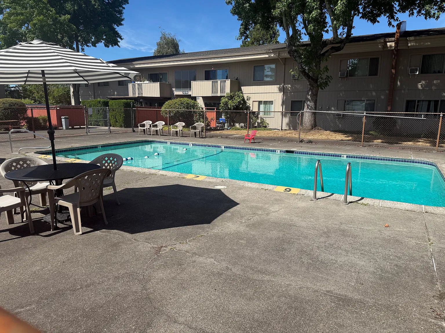 Astro Apartments — Photo 4