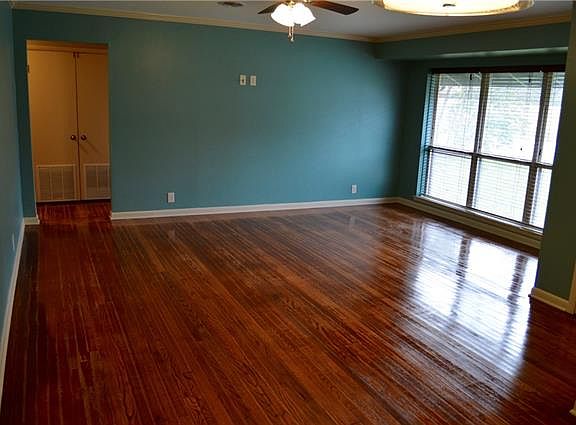 3rd image of 2316 Robinwood Ln