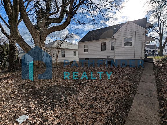 2nd image of 317 Redwood Ave