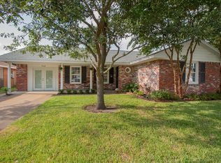 7102 Yucca Dr, Galveston, TX 77551