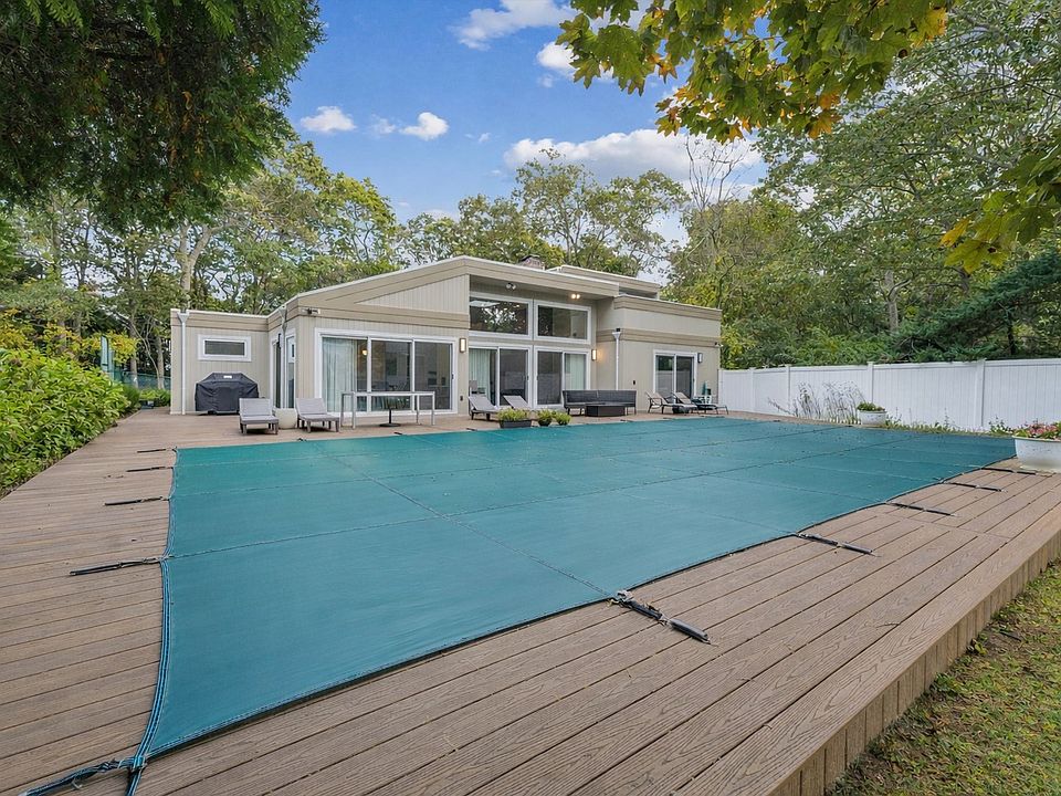 1st image of 14 Woodland Ln