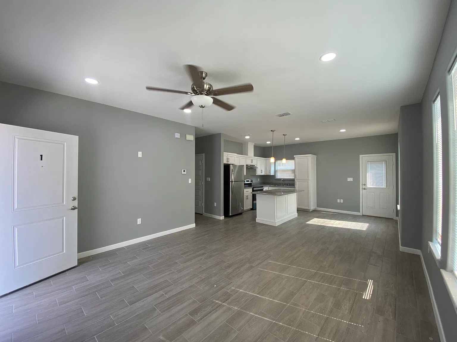 2 bed, 1200 sqft, $1,000 — Photo 3