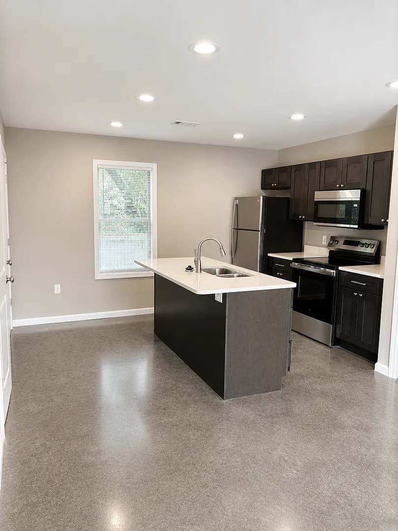903 MLK — Photo 4