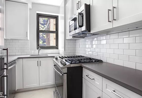 4th image of 340 E 52nd St APT 3D