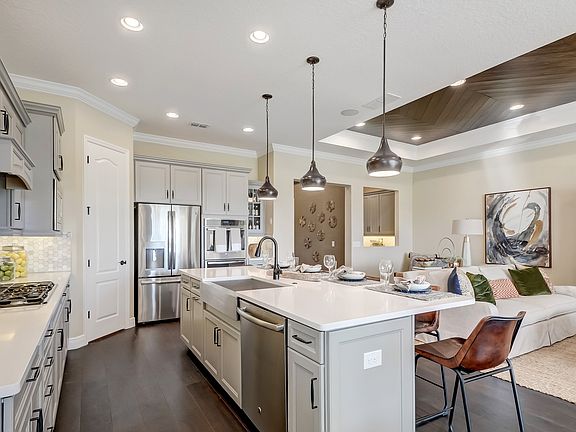 Island with breakfast bar seating