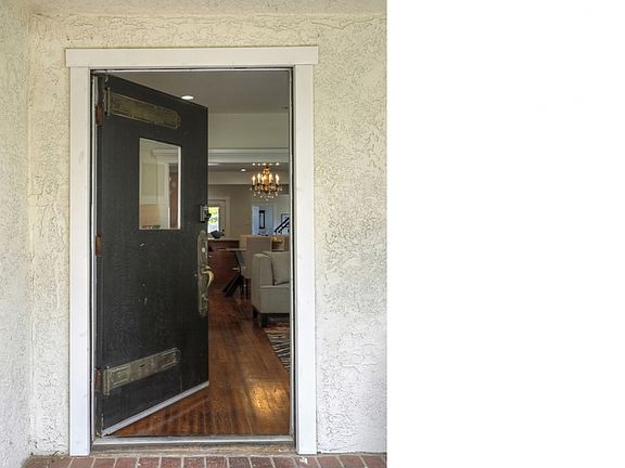 5th image of 2381 W 31st St