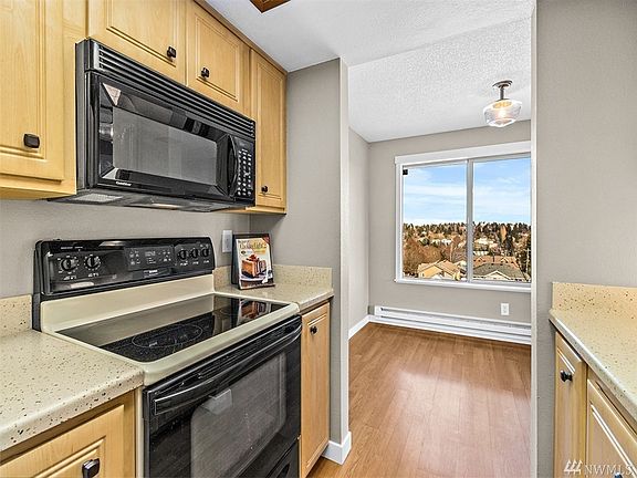 From the moment you enter, the Panoramic Views from every room captivate you. You'll wake up every morning to be greeted by ever changing skies.