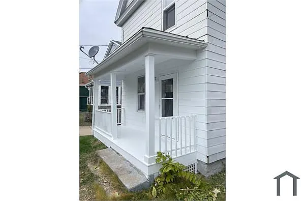 Building Photo - 2740 6th Ave