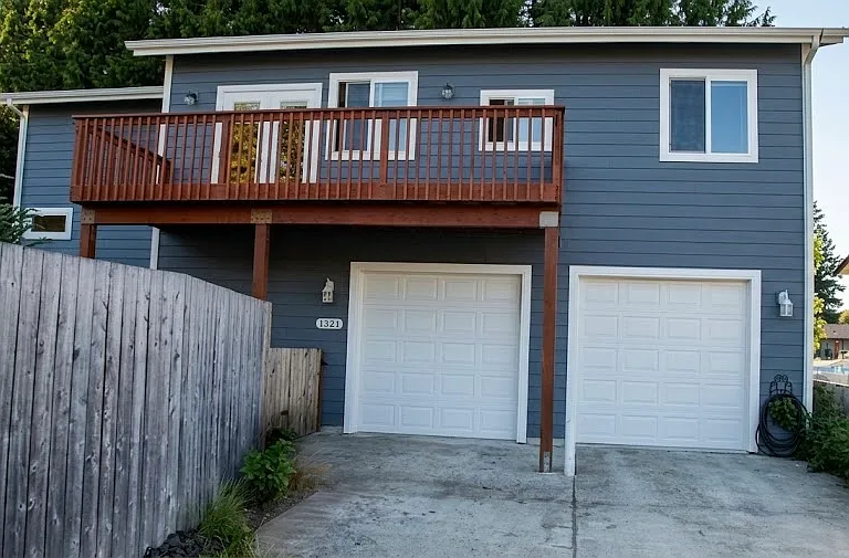 1321 Crowe St SE — Photo 2