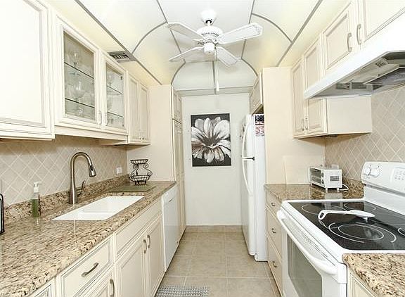 5th image of 555 Park Shore Dr APT 513
