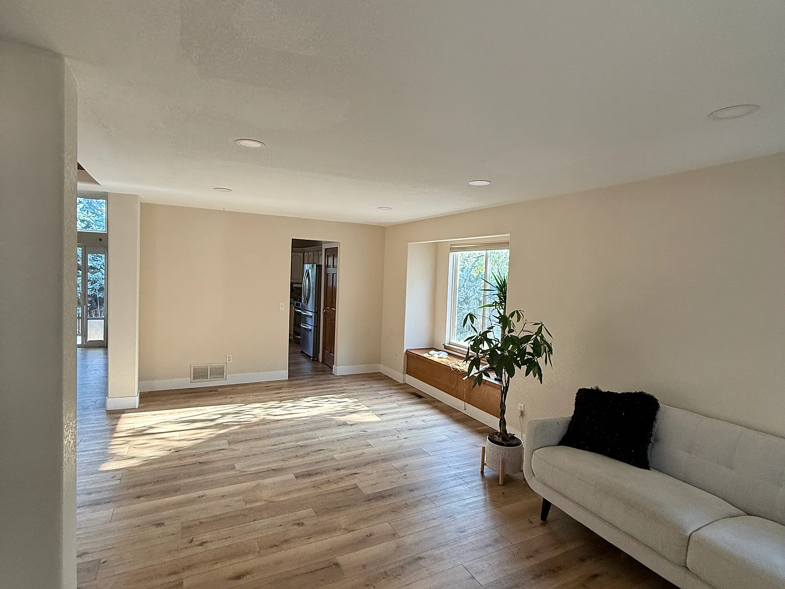 3 bed, 2274 sqft, $3,500 — Photo 3