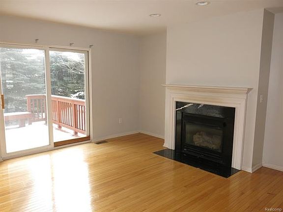 2nd image of 520 Macwilliams Ln #1