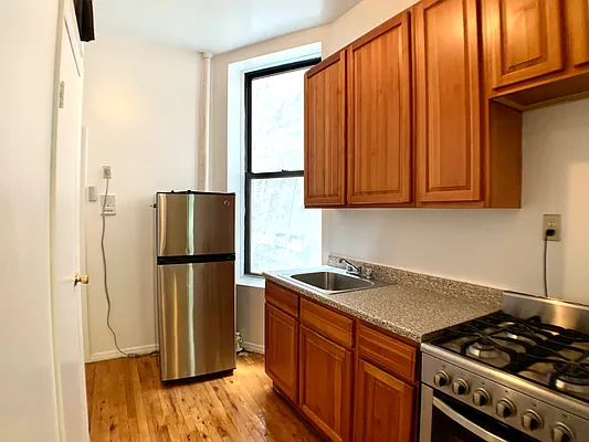 Rented by Bond New York | media 3