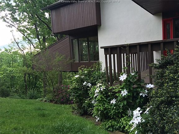 2nd image of 301 Fort Circle Dr