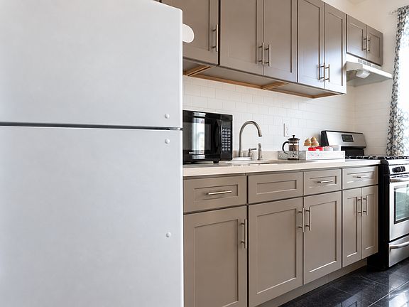 2nd image of 1480 Fulton St #2