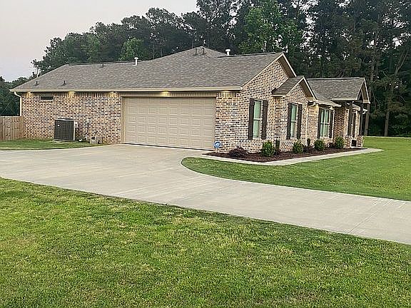 3rd image of 12 Silverhill Dr
