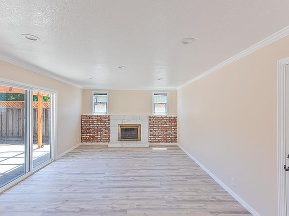 3rd image of 1387 Woodman Ct