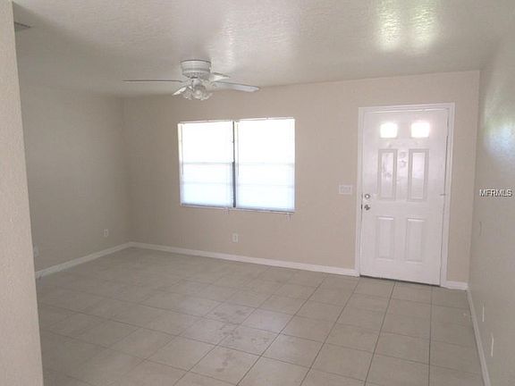 5th image of 979 Roseway Ter