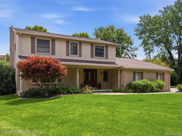 4166 Cherrywood Dr, Troy, MI 48098