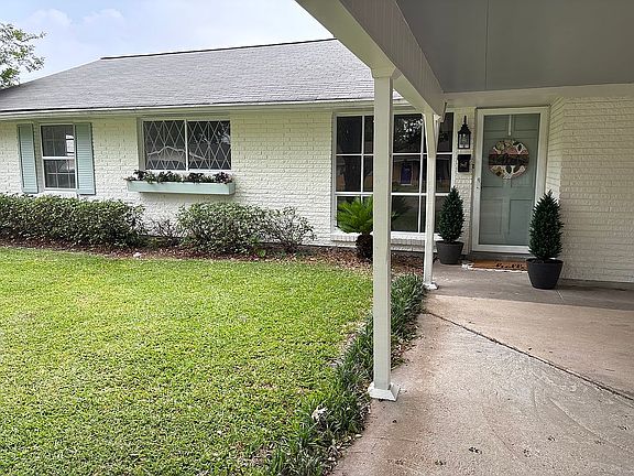 3rd image of 106 Lee Ave