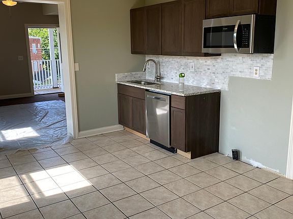 3rd image of 4710 Hamilton Ave #2